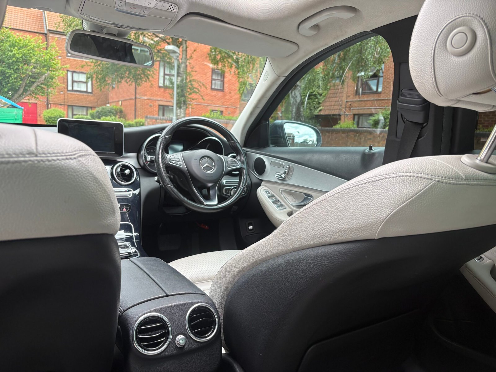 
								2015 Mercedes Benz C220d ( Premium Plus ) full									