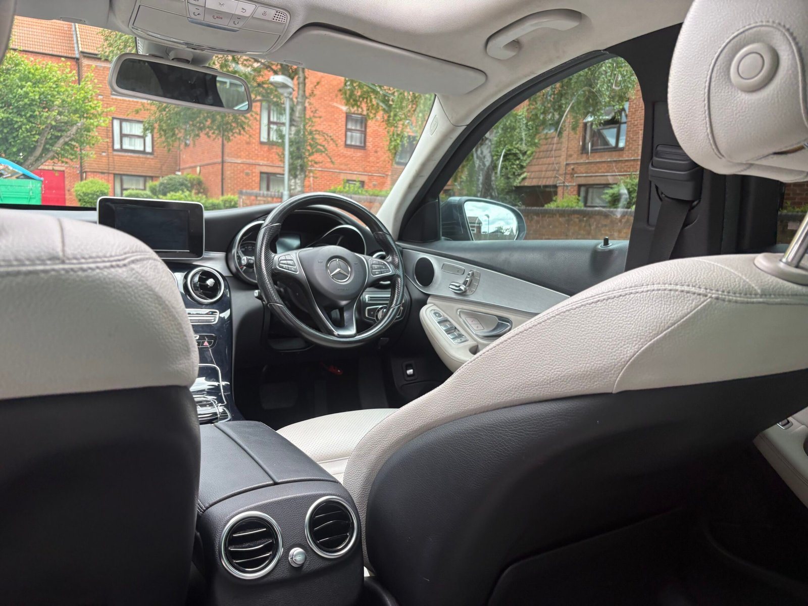 
								2015 Mercedes Benz C220d ( Premium Plus ) full									