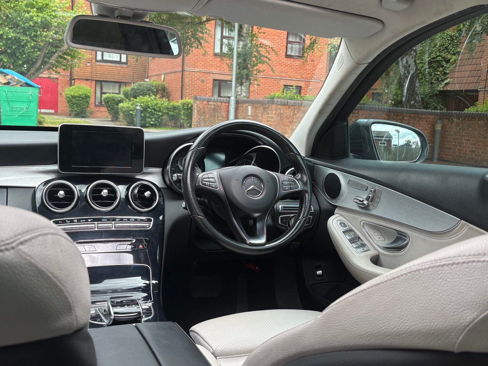 
								2015 Mercedes Benz C220d ( Premium Plus ) full									