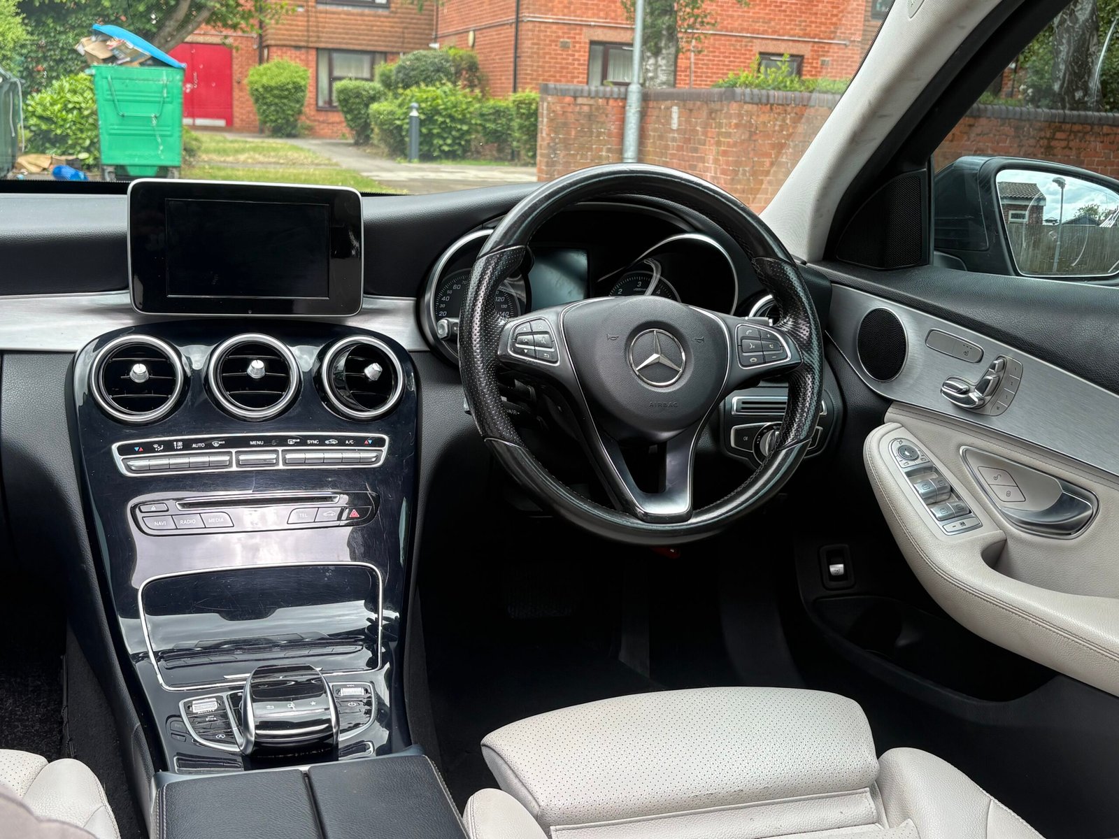
								2015 Mercedes Benz C220d ( Premium Plus ) full									