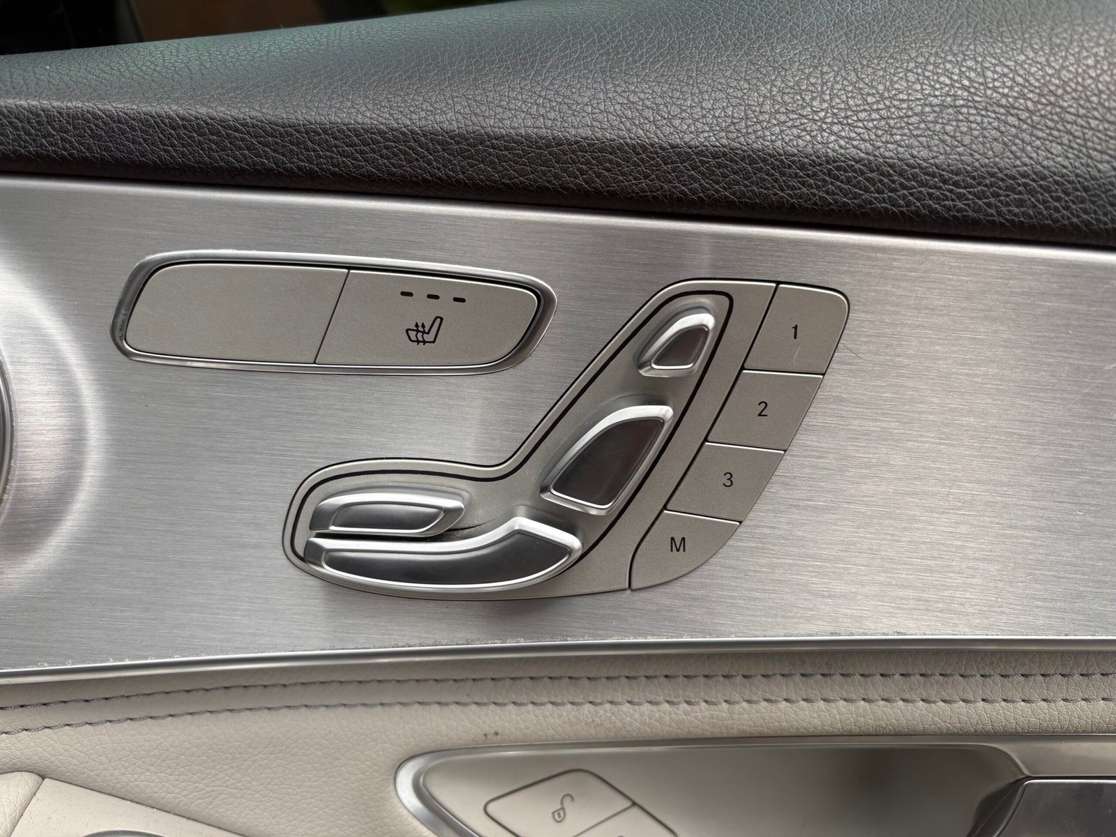 
								2015 Mercedes Benz C220d ( Premium Plus ) full									