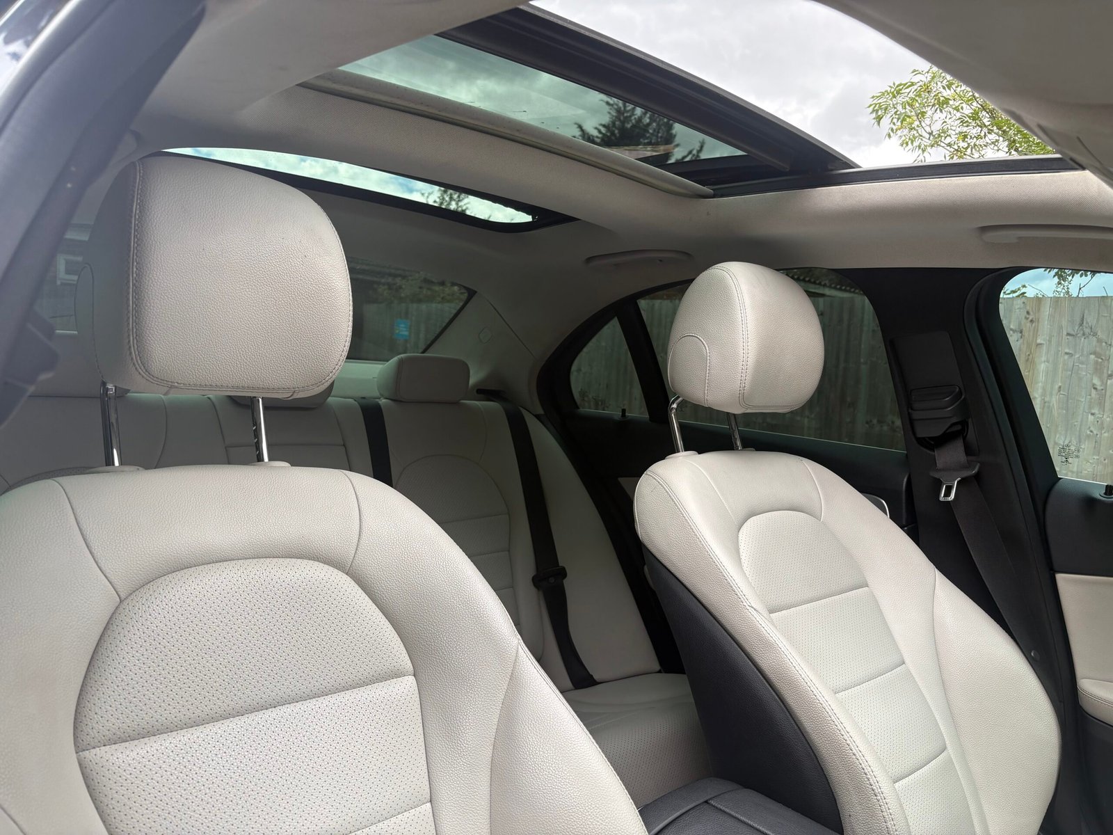 
								2015 Mercedes Benz C220d ( Premium Plus ) full									