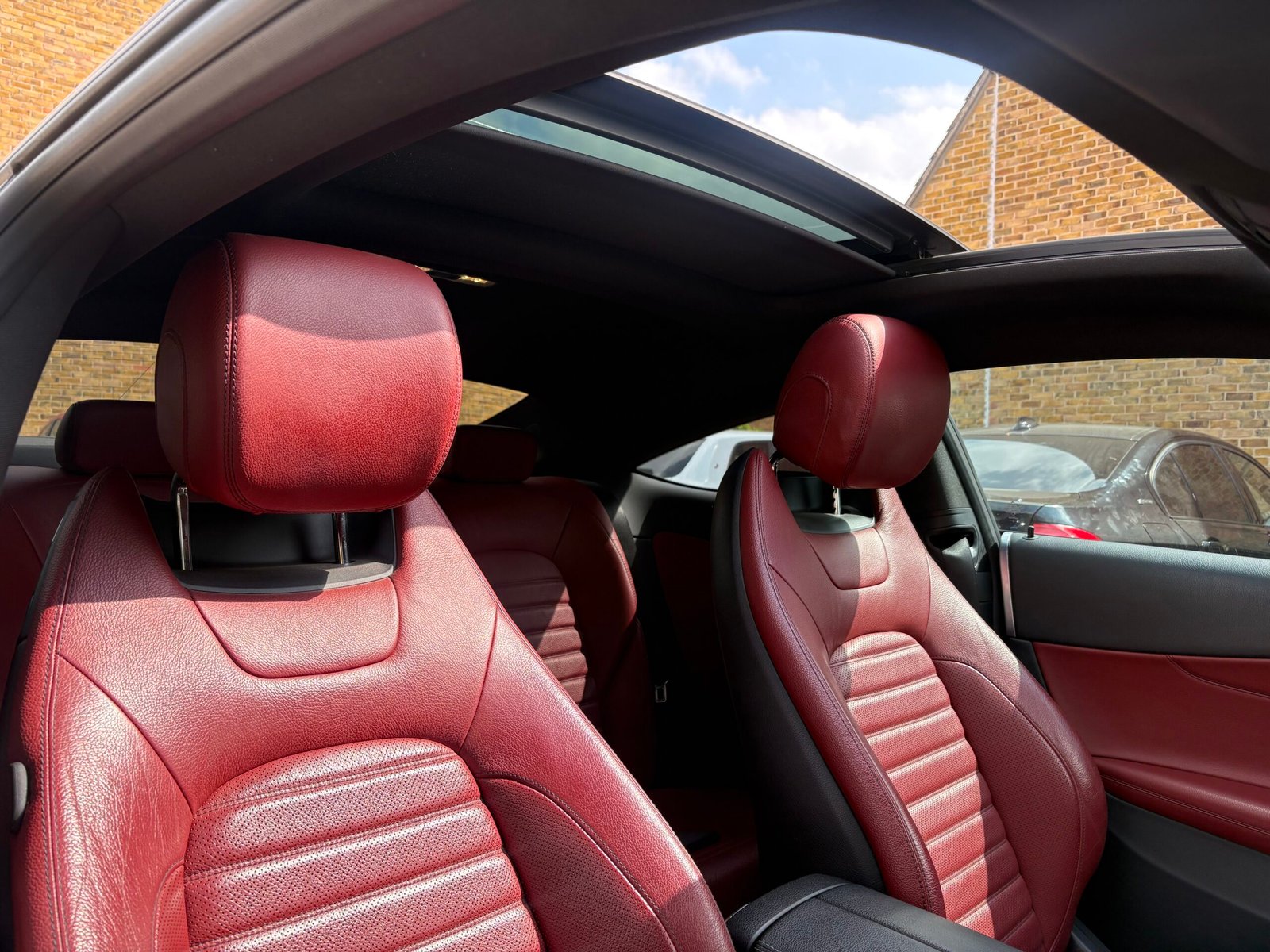 
								2016 Mercedes Benz c250d ( Premium Plus ) full									