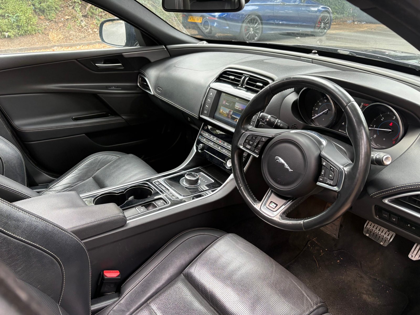 
								2016 Jaguar XE R-Sport 2.0 diesel full									