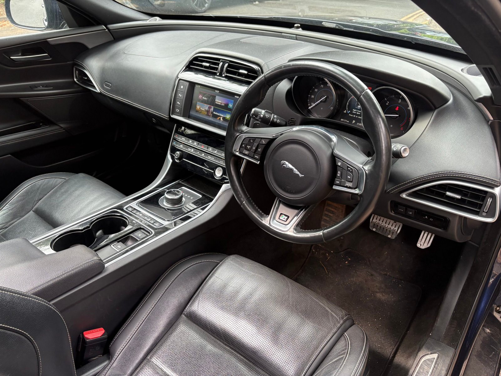 
								2016 Jaguar XE R-Sport 2.0 diesel full									