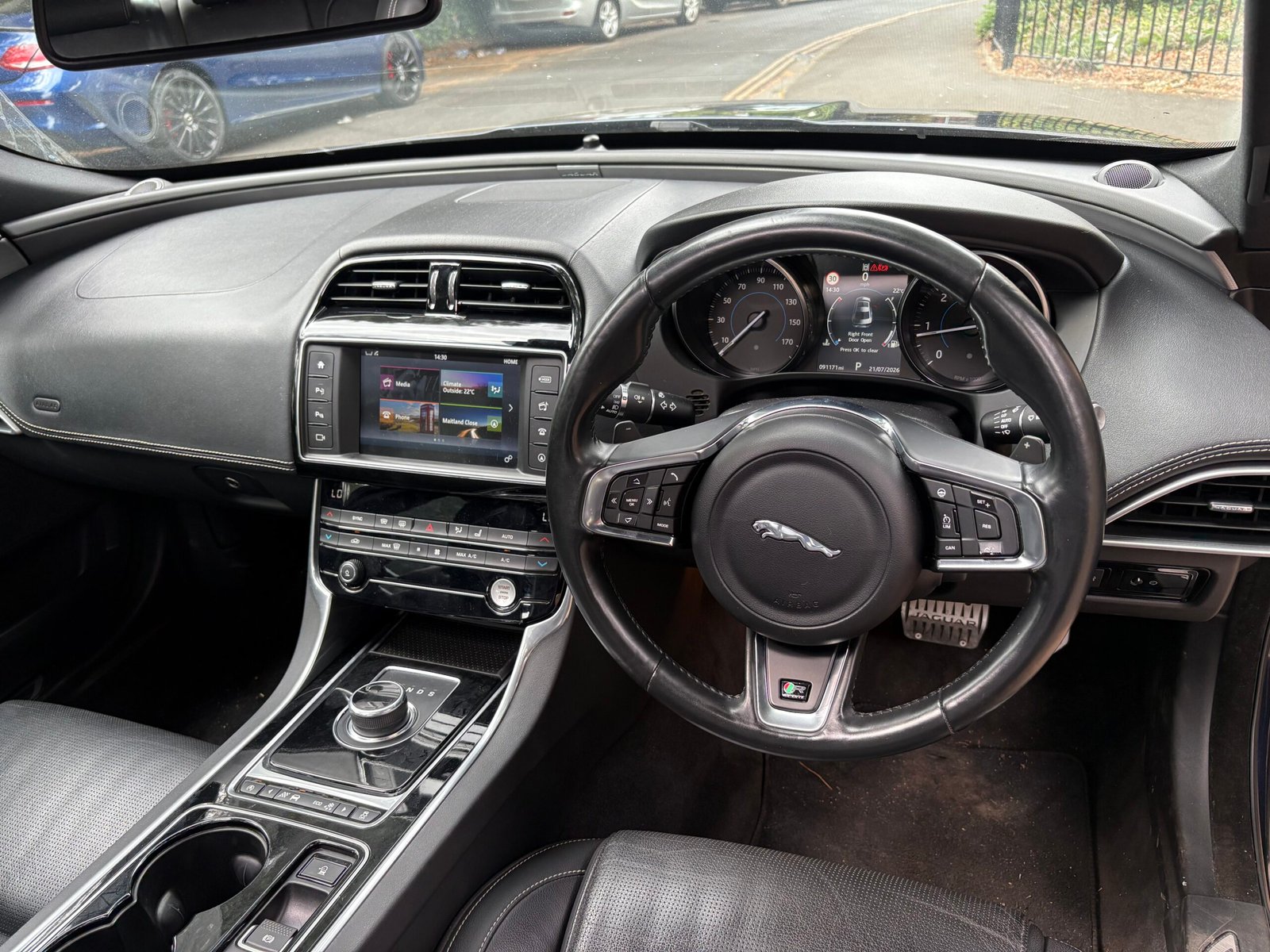 
								2016 Jaguar XE R-Sport 2.0 diesel full									