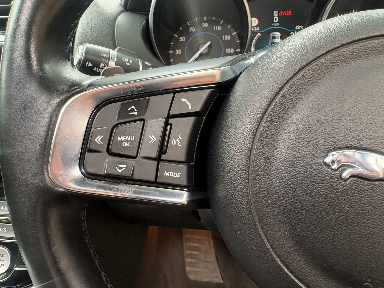 
								2016 Jaguar XE R-Sport 2.0 diesel full									