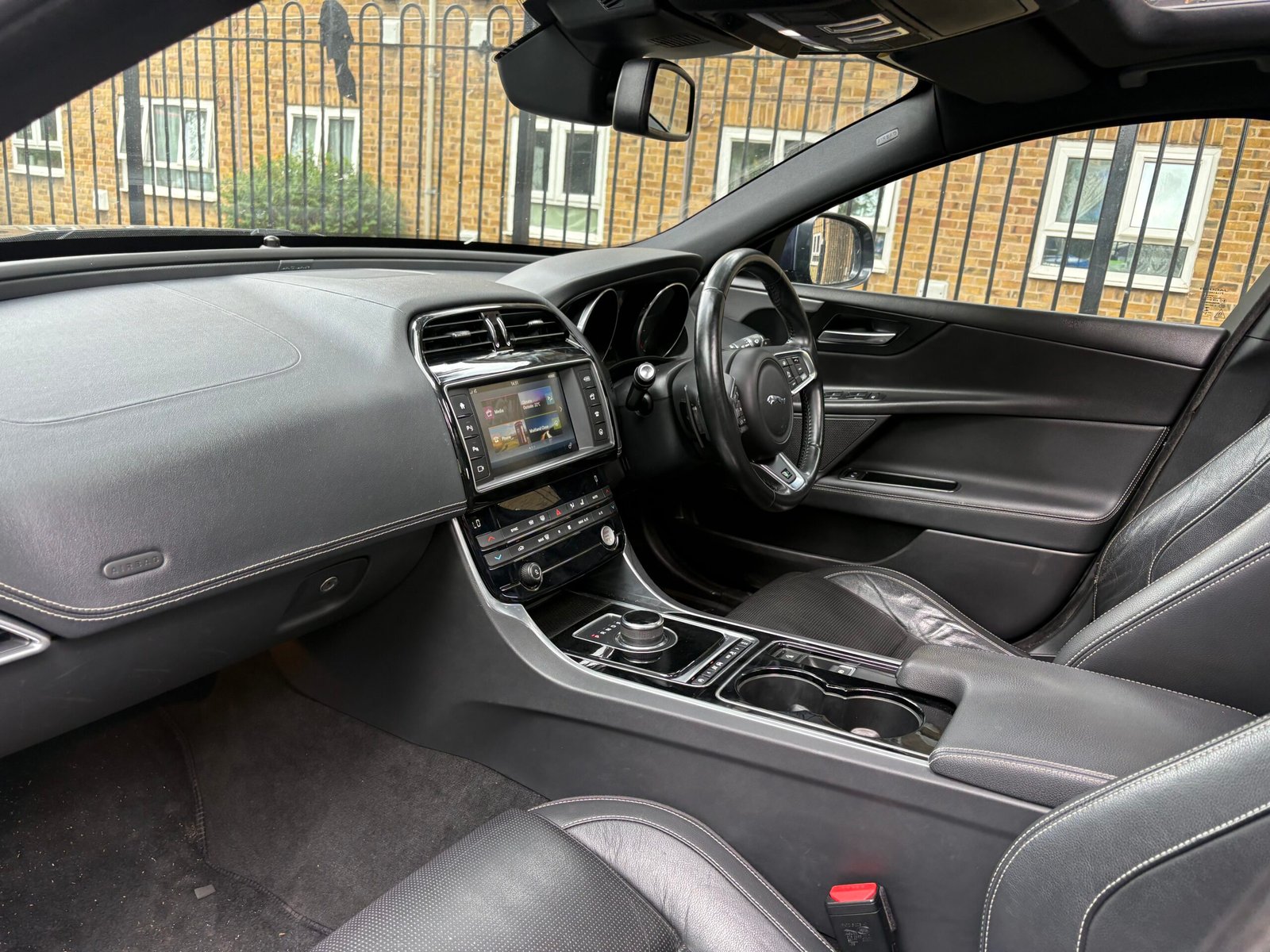 
								2016 Jaguar XE R-Sport 2.0 diesel full									