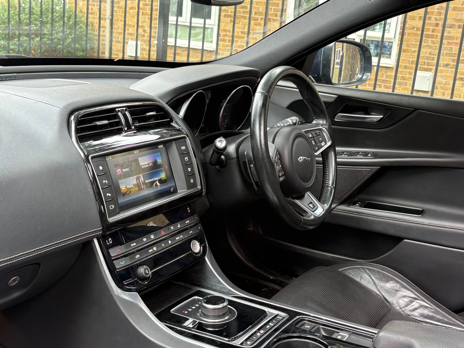 
								2016 Jaguar XE R-Sport 2.0 diesel full									
