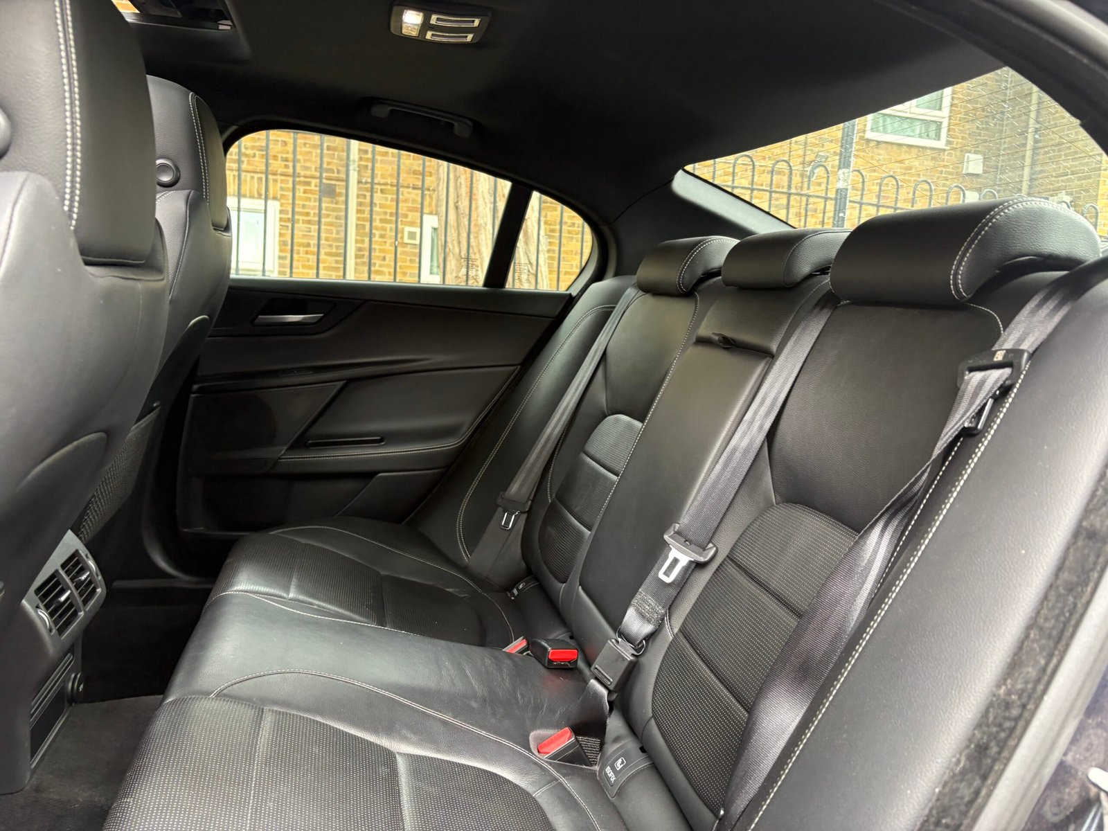 
								2016 Jaguar XE R-Sport 2.0 diesel full									