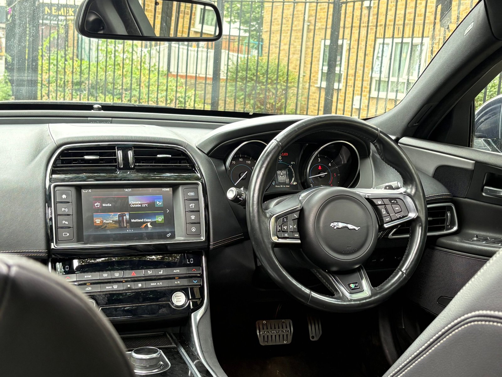 
								2016 Jaguar XE R-Sport 2.0 diesel full									